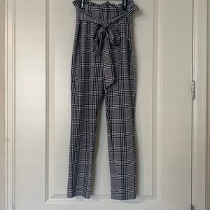 Black and white plaid pants, women size S, like new condition.